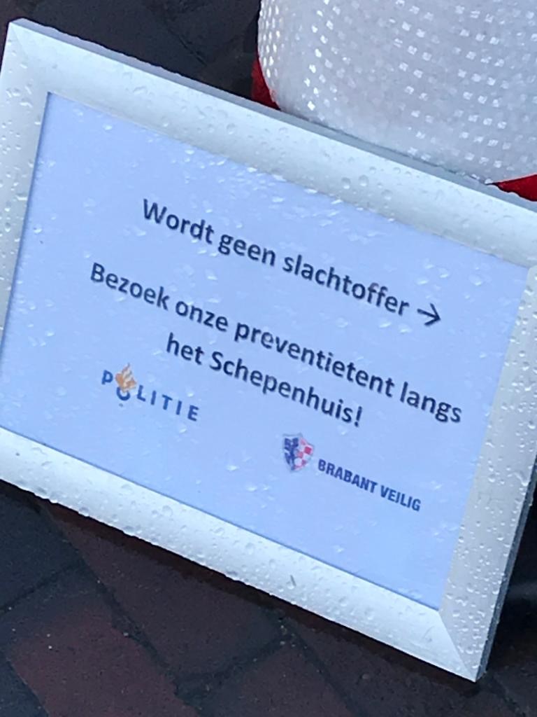 brabant_veilig's tweet photo. Het is droog! Zien we je zometeen? 😁Vandaag zijn de leden van het buurtpreventieteam Cranendonck en de beveiligingsadviseurs van Brabant Veilig aanwezig in Budel met de preventietent. Hoe kun je als bewoner je wapenen tegen een woninginbraak? Kom naar het Schepenhuis! https://t.co/3WG10Ocnjp