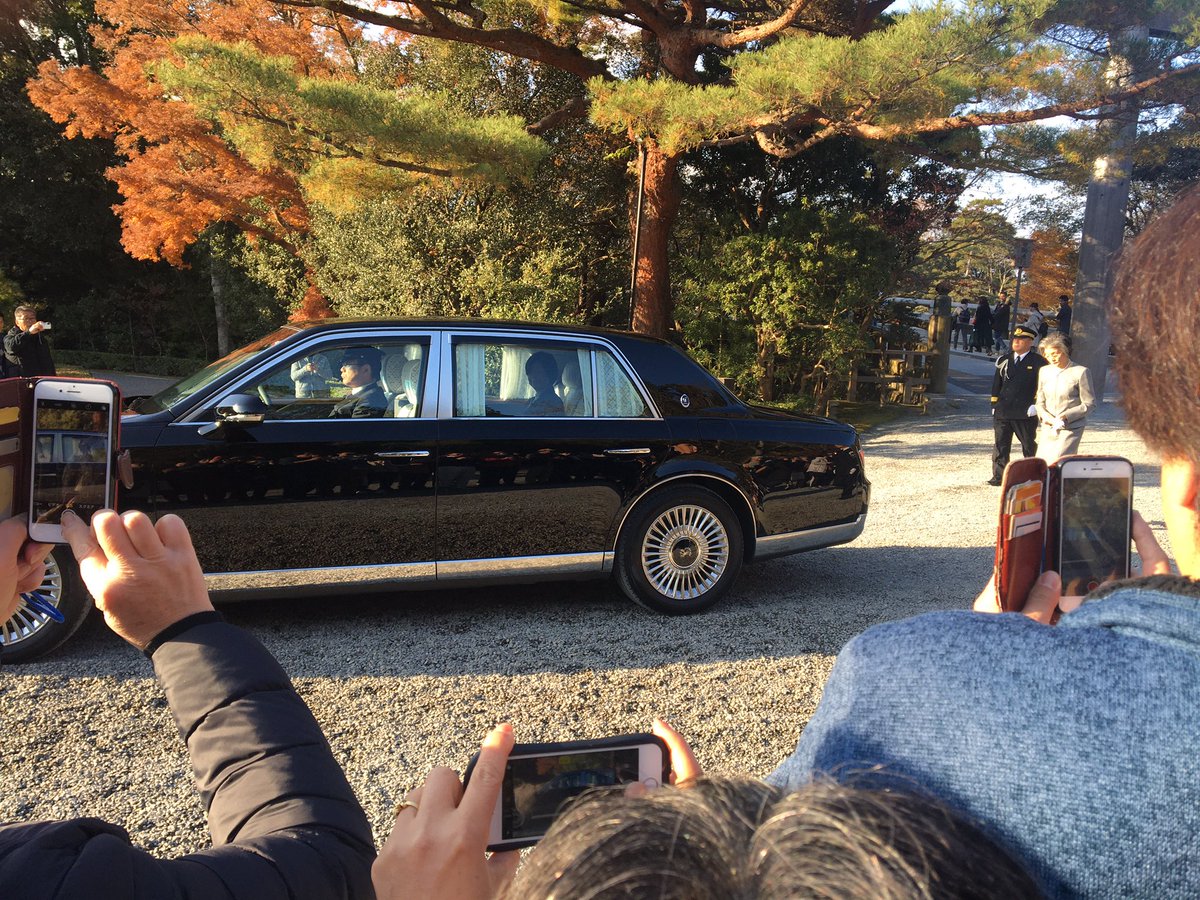 齋藤隆次 昨日出版パーティが終わり 今日は伊勢神宮へ出版のお礼に詣りました ちょうど黒田清子さんが内宮へいらしたときでした 幸運は続いているようです T Co 4lllwsd6g2 Twitter