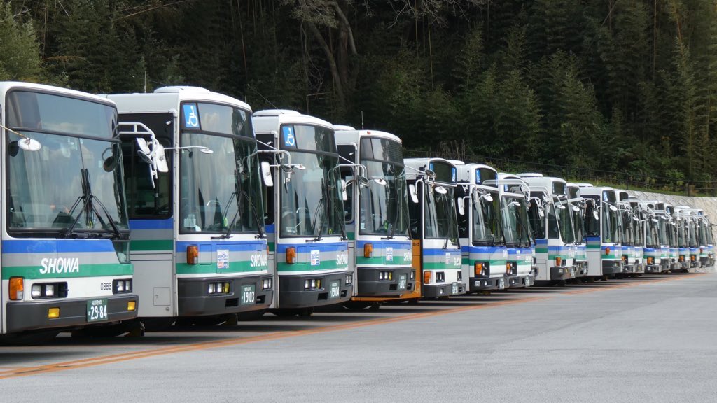 9州バス On Twitter 昭和自動車 伊都営業所 九州大学伊都キャンパスの奥に 新設された大きな車庫にはたくさんのバス がとめられます 都市間高速車や九大線などで走るバスたちがこの営業所に所属しております 撮影時は土日だったので稼働率が少なく営業所にはたくさん