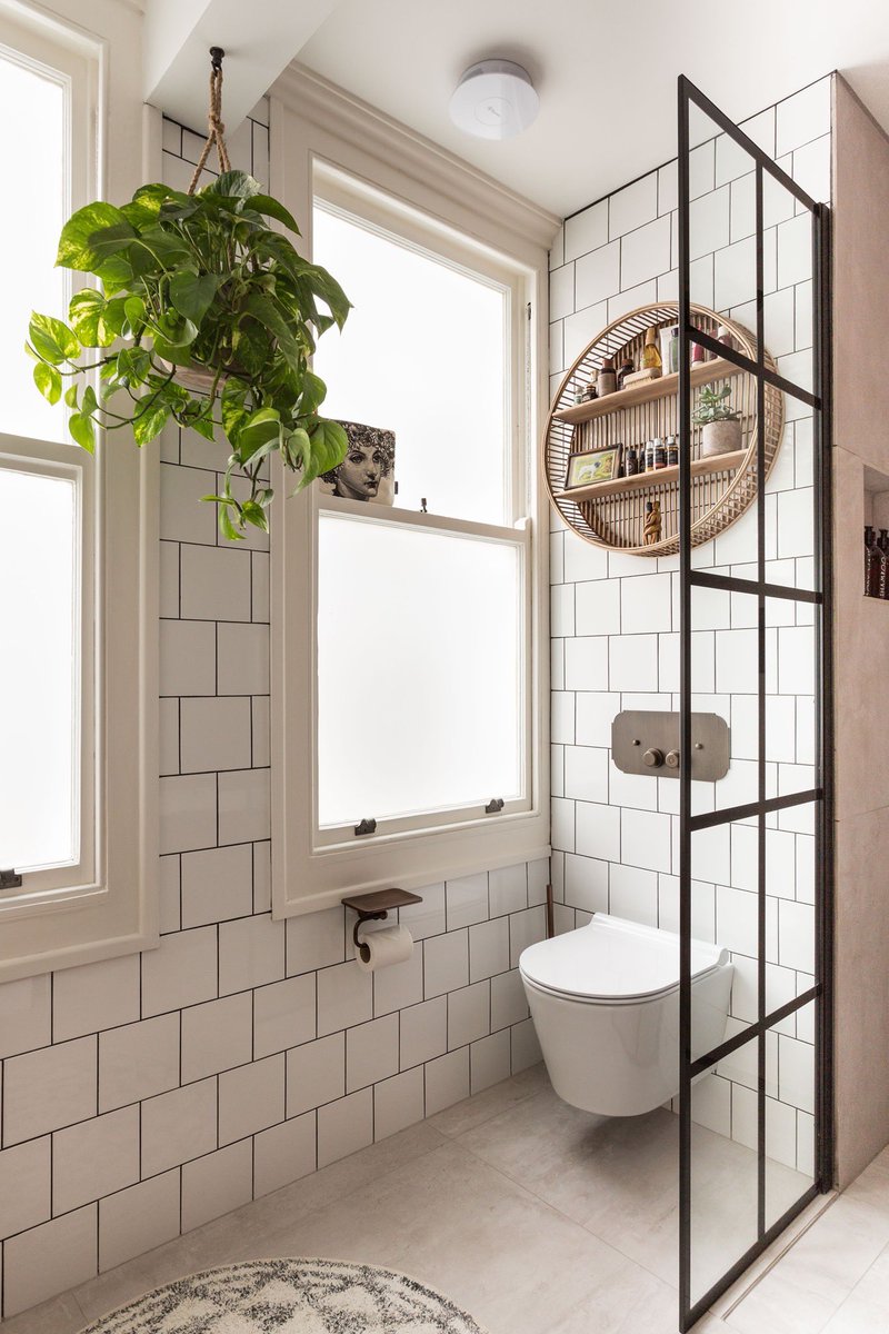 Who would like to spend their weekend relaxing in this beautiful nature inspired bathroom? It is cleverly designed by our designers so that the TV can be viewed in the bath AND shower! 😍  
⁣⁣⁣
#parkerbathrooms #bathroomgoals #modernbathroom #bathroominspo #brighton
