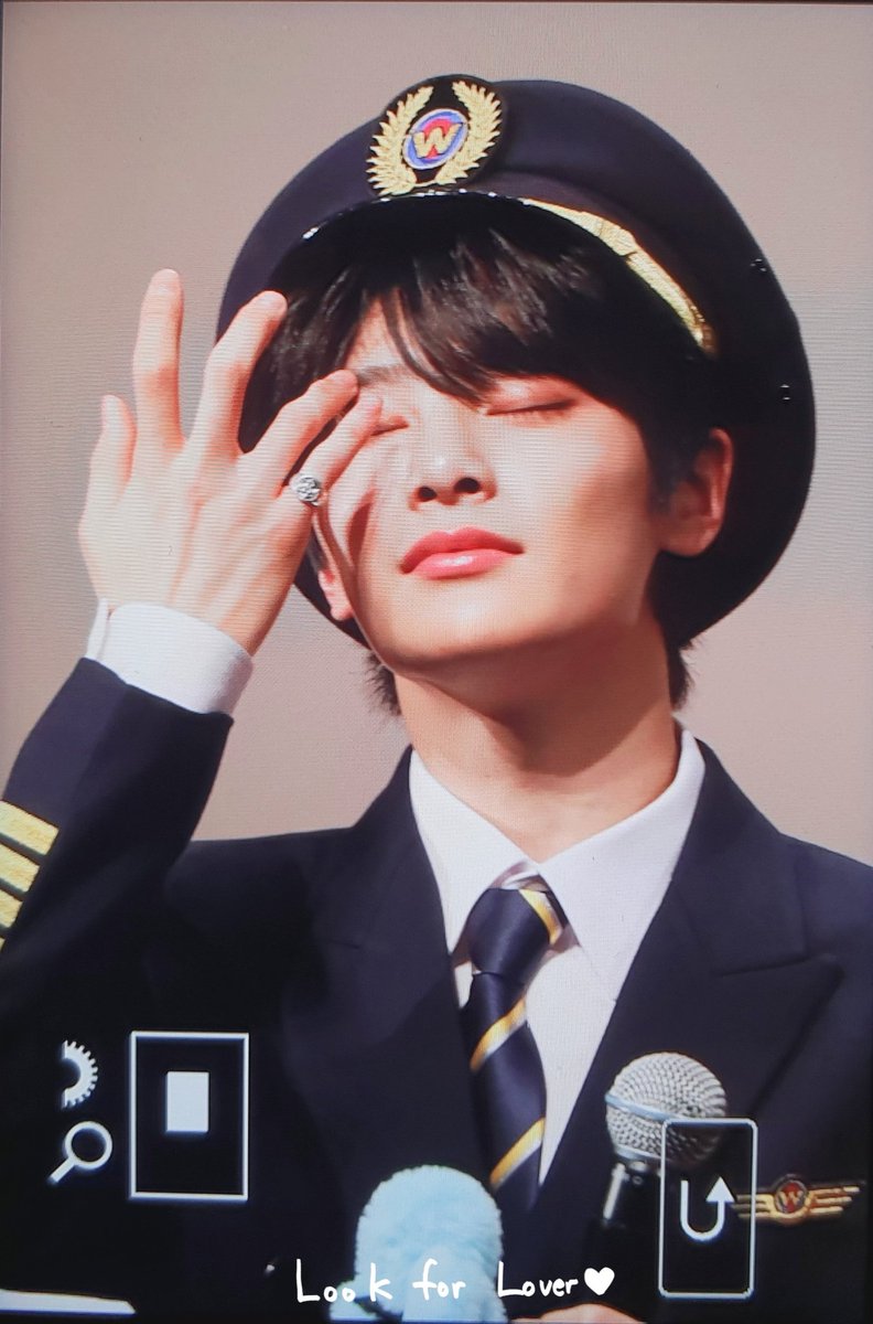 ʟᴏᴏᴋ ꜰᴏʀ ʟᴏᴠᴇʀ : 情人 tweet media