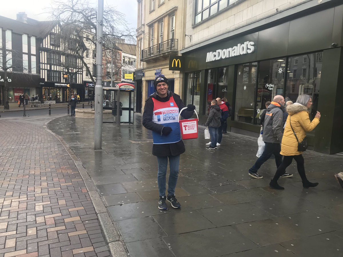 hharrison94's tweet photo. @jph1962 @Siobhan921 &amp; Sian our collecting for @TeenageCancer this morning in #Nottingham ❤️💙❤️💙 Donation Link: https://t.co/XxgBKmFOu9 https://t.co/0z7BjzQUqV