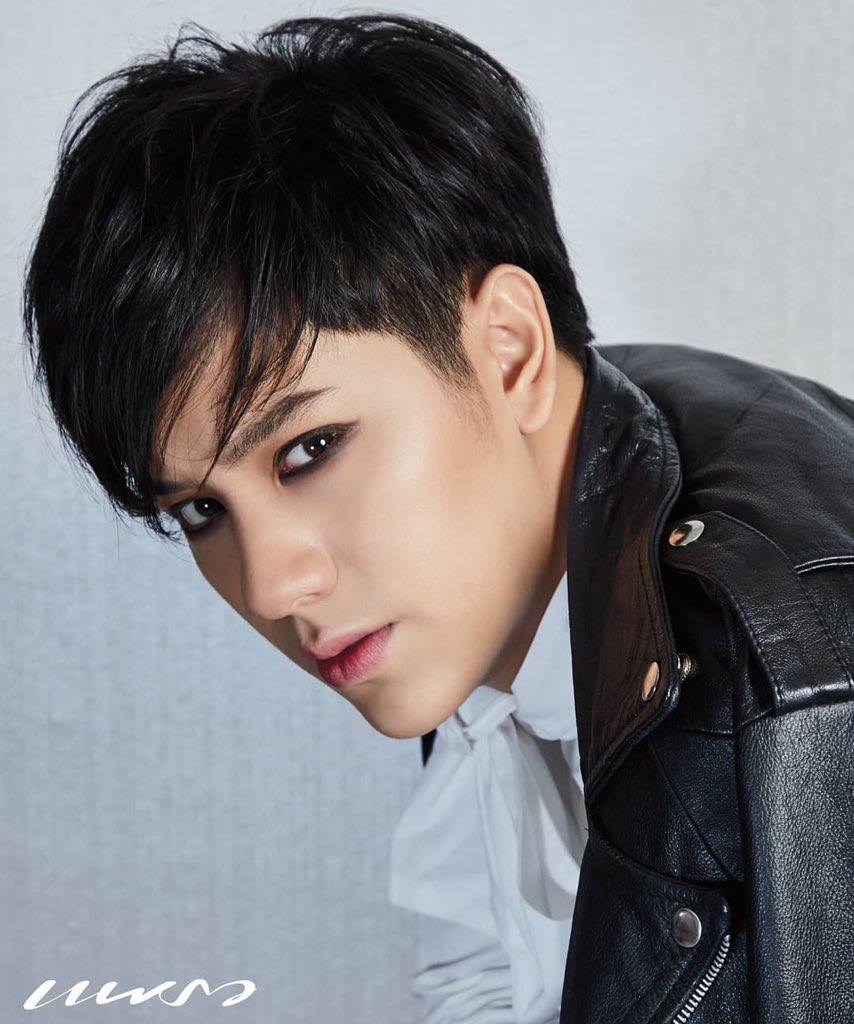 VBlack_M's tweet photo. ศึกบิ้วตี้บล็อกเกอร์มะ สายฝอกับสายเกา เริ่มจากแฟนคลับไม่ถูกกัน เจ้าของช่องเลยแซะกันผ่านคลิปตัวเองไปมา แต่ใครจะรู้ว่าฉากหลังความดุเดือดของฝีปาก เขาสองคนคือคนที่ใช้ลิปสติกแท่งเดียวกัน :) https://t.co/tkw36t4n1x