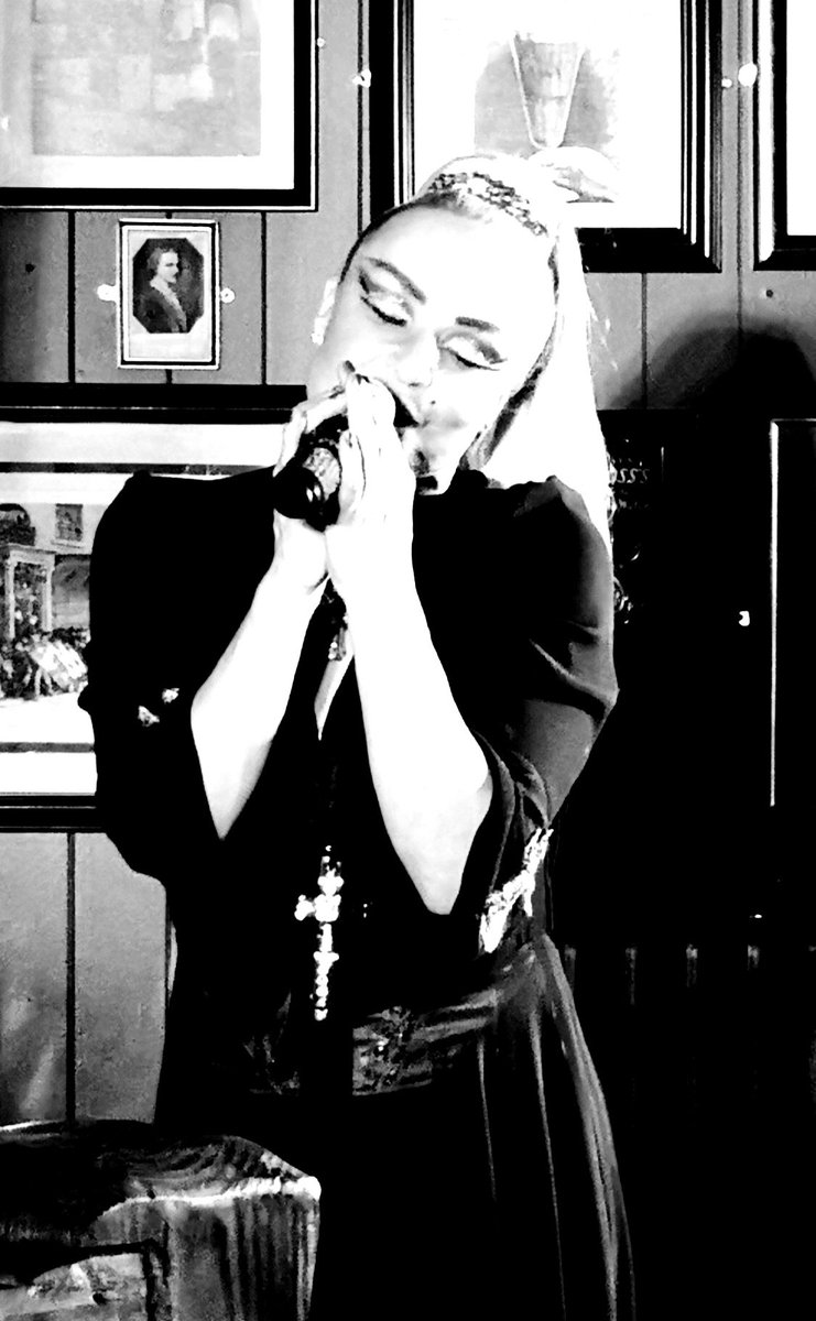 jodiejackson201's tweet photo. Miss Madonna, The Royal Oak Hotel, Woodford Green London last night, thank you for partying all night with me 🎉🎄🎅🎶🥂 #missmadonna, #tributeparty https://t.co/CYXzMT00n6