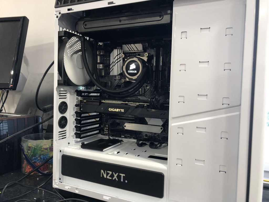 HarpoComputers's tweet photo. Another desktop PC upgrade undertaken today at HCS. This fantastic gaming rig now boasts 32GB of DDR4 RAM and the latest Intel Core i9 processor which are slotted into a brand new ASUS motherboard alongside the GeForce RTX2070 Super GPU! 

#Gaming #PC #HCS #Upgrade https://t.co/5unjJxirRT