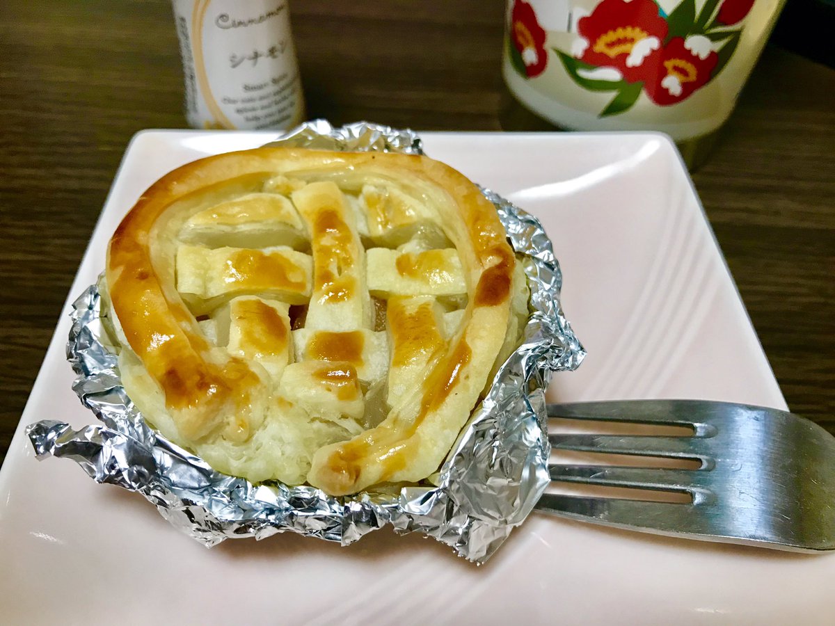 𝑯𝑻𝑴𝑲𝒊𝒕𝒚 手作りアップルパイ 甘さ控えめ いかにケーキ屋さんのパイが甘いかわかった シナモンふりかけてもいい 𝑯𝑻𝑴𝑲𝒊𝒕𝒚 手作りアップルパイ 甘さ控えめ いかにケーキ屋さんのパイが甘いかわかった シナモンふりかけてもいい