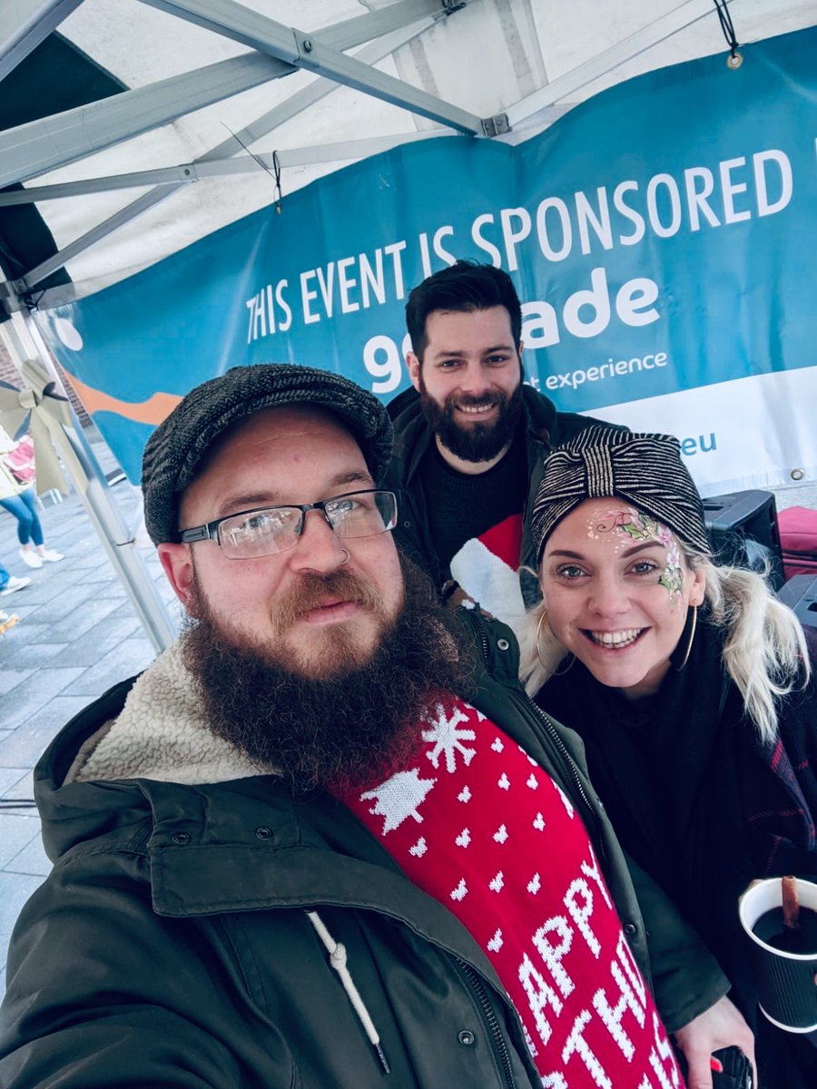 We’re at #Wickford market until 3pm today! Mulled #wine, #free facepainting and #streetfood on offer! 52 Kings are playing now, followed by the Cockney Sparrows from 1pm. #festivefun