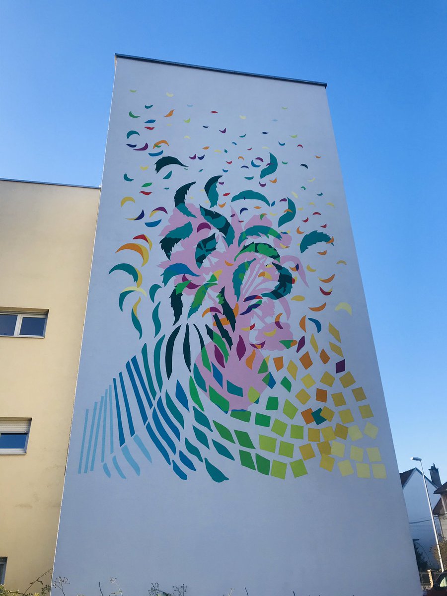 O_charretgodard's tweet photo. J’inaugurais avec mes collègues ce matin 1œuvre lumineuse&amp;généreuse ds 1 rue au nom musical, rue Maurice Ravel @dijon ! Merci aux habitants, @GrDijonHabitat , @Le_Consortium pour ce joli travail d’équipe et bravo à l’artiste, Cécile Maulini. https://t.co/UVQfOKztDZ