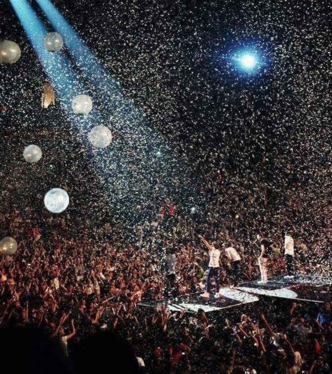 letmelive28's tweet image. #1DWins10s..... ONEDIRECTION IS AND ALWAYS WILL BE THE BEST BOYBAND EVER....

JUST RT THIS IS YOU AGREE....