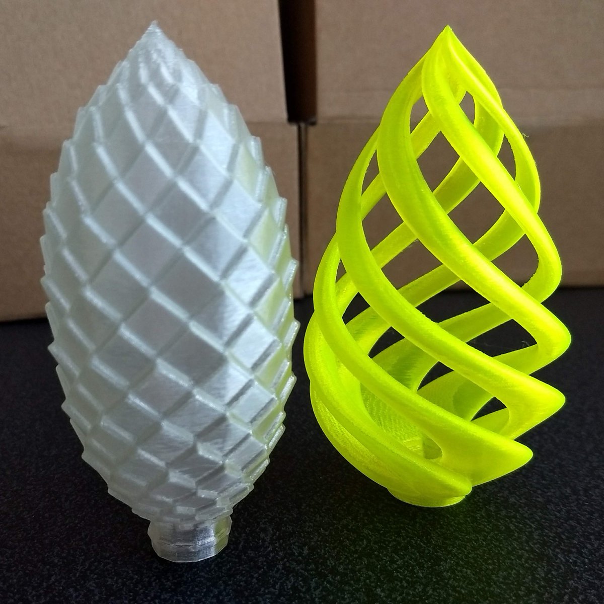 It starts to feel like Christmas when I print a few decorations...  these are by <a href="/kellyegan/">K</a> on <a href="/Prusa3D/">Prusa3D</a> 
prusaprinters.org/social/20860-k…