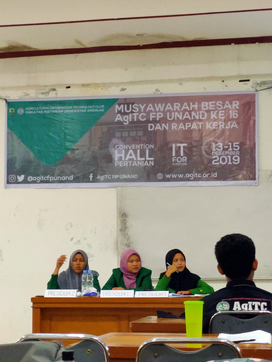 AgITCFPUnand's tweet photo. Telah berlangsung Musyawarah Besar AgITC FP-UNAND ke XVI di ruang Semdos lt.3
___________________________________________
#AgITC 
#ItForEveryOne https://t.co/xcEfFCT7vd
