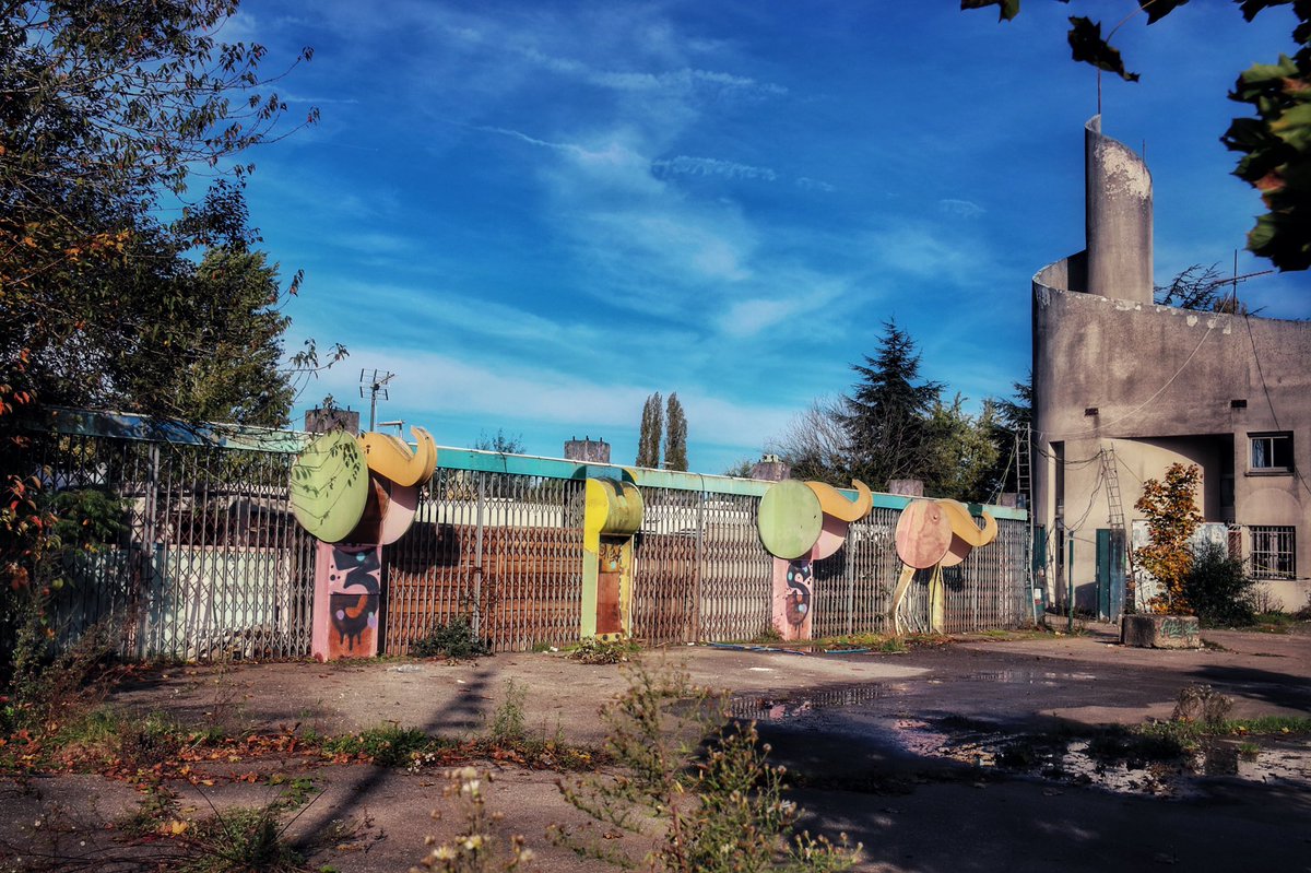 CelineEyes's tweet photo. Mirapolis : la fausse sortie Urbex 😂
#yaplusrien #urbex #parcattraction #mirapolis https://t.co/depxKNqOYT