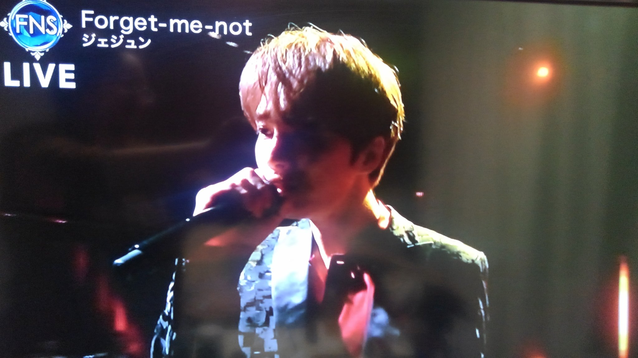 まみりん そこには魂で尾崎を歌うジェジュンがいました ライブで聴いた事のあるforget Me Not 衣装も尾崎 の赤シャツ 黒ジャケット 涙が出ました カバーはモノマネや自分のオリジナルを全面に出すのではなく 尾崎や尾崎のファンの大切な思い出や心を