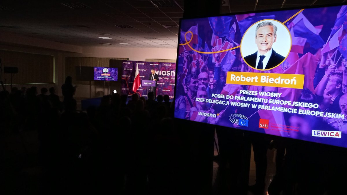 janczewski_p's tweet photo. Gorąca atmosfera na konwencji @wiosnabiedronia - wydaje się, że sala ma swojego kandydata na Prezydenta! ;) https://t.co/huiElsSByt