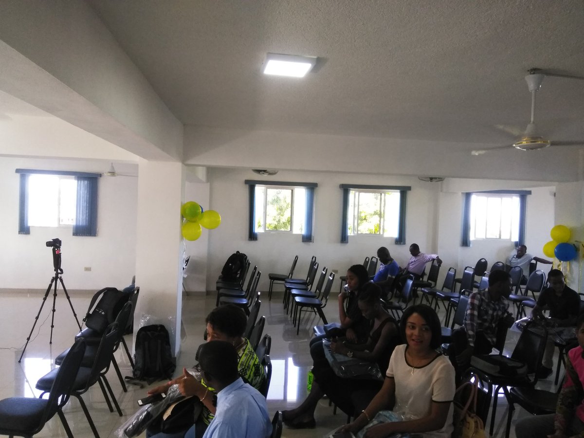 PtrsManuel's tweet photo. @mikebellot2 ap tann nou nan #Trois27, centre d'affaires dlm 27 nan lancement #Solobag
Epi @etzeremile ap la pou fè #Tibatbouch avèn
Vin ankouraje pwodwi lakay
@carelpedre @marcalainb @TholbertJean @SkasonBaptiste @lorfilsraouljr https://t.co/KgOoNcXgwq