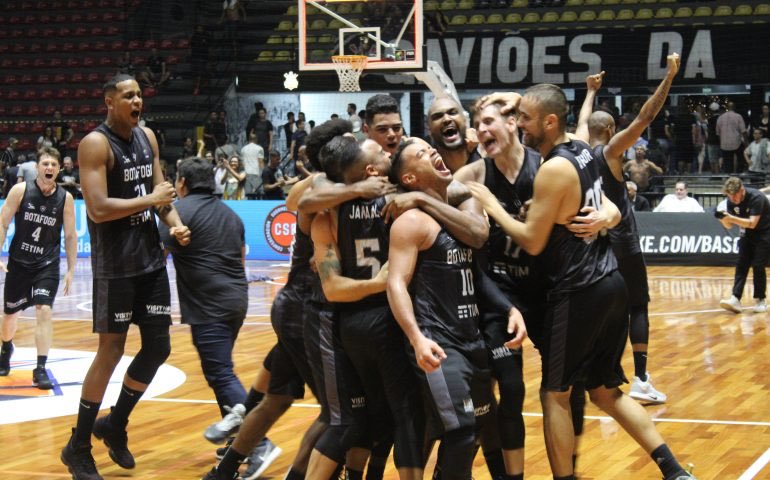 dobleyfalta_uy's tweet photo. #LSB2019 | ¡BOTAFOGO CAMPEÓN!
El equipo carioca se quedó con la Liga Sudamericana tras derrotar a Corinthians en São Paulo;
➡️https://t.co/t6rxuqModf https://t.co/QxLF1diNBO