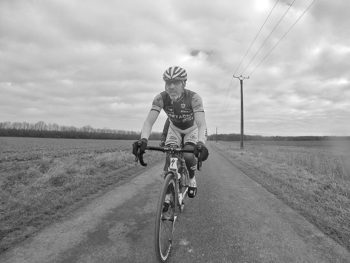 manudesrafa_l's tweet photo. Le petit Meix à l’envers en mode planche à voile pour le Team Rafa’L @ShimanoROAD @max_wheel_ @GarminFrance @bikeonscott @CastelliCycling @daggDistrib @Aguisa @ColnagoApesud #rafalsocks #rafal #roadbike #leteamrafal #castellicycling #castellifrance #scott #shimano #duraace https://t.co/1cFAn75r64
