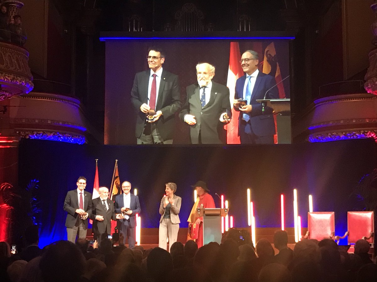 #michelMayor #DidierQueloz prix Nobel de Physique honorés avec ⁦@FlueckigerYves⁩ par la ⁦@VilleDeGeneve⁩ 
Bravo et merci 🇨🇭🇨🇭🇨🇭⁦@SBFI_CH⁩