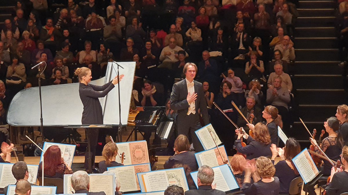 helene_mahln's tweet photo. Bravo @OPasdeloup conducted by #elenaschwarz ! with #MihkelPoll, #piano (for #Liszt #totanzen),
and #MisjaFitzgeraldMichel playing the #electriciteguitar (for the creation #sonosphere by #elzbietasikora). Also performed #beethoven #eroica At @philharmonie #paris
📷 @helene_mahln https://t.co/tSuP5VTo6U