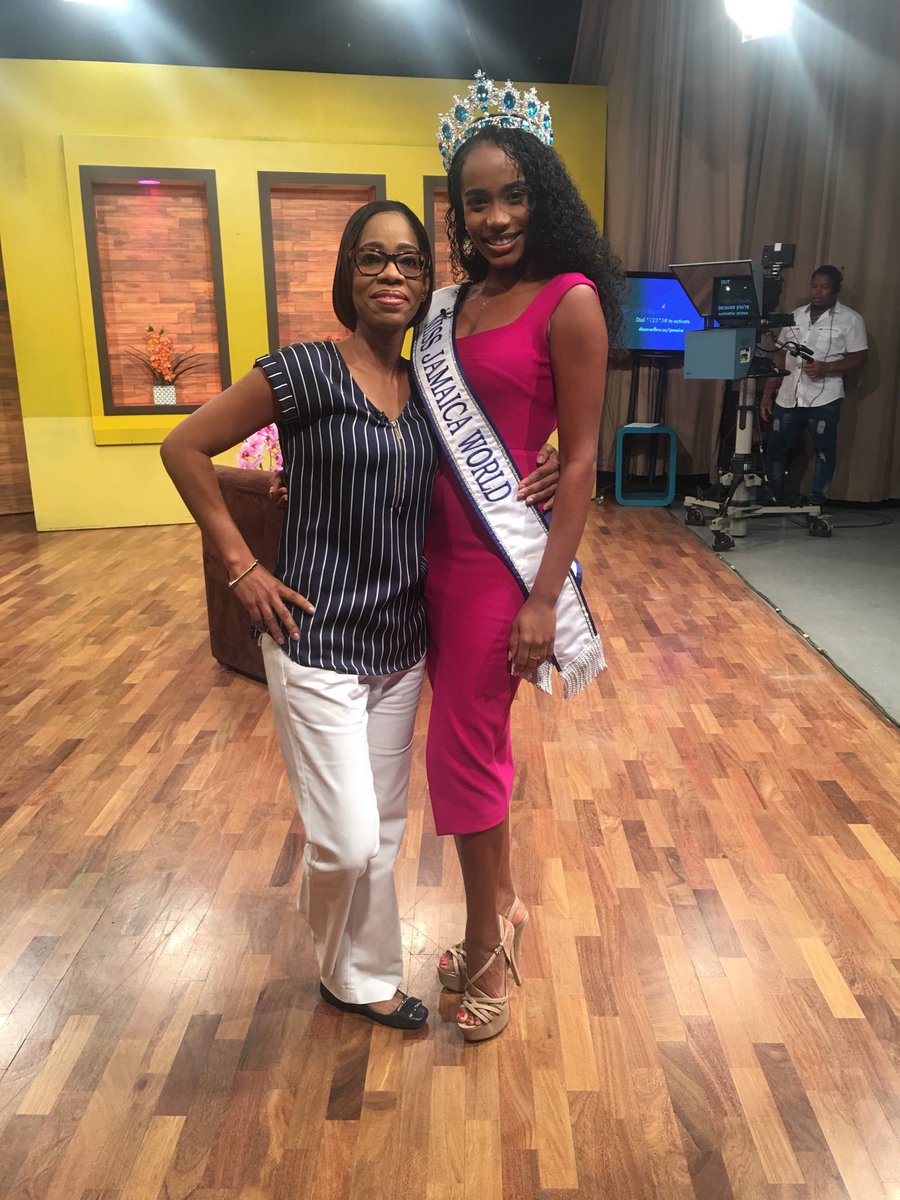 simclarkecooper's tweet photo. This was the morning. Shortly after she’d won. I held her hand at the end of the interview and I told her something BIG was about to happen and she should get ready. When the interview was done, she said ‘Something came over me when you said that.’ Guys - it seal from den!🙏🏽 https://t.co/eNgJ9aVF5F