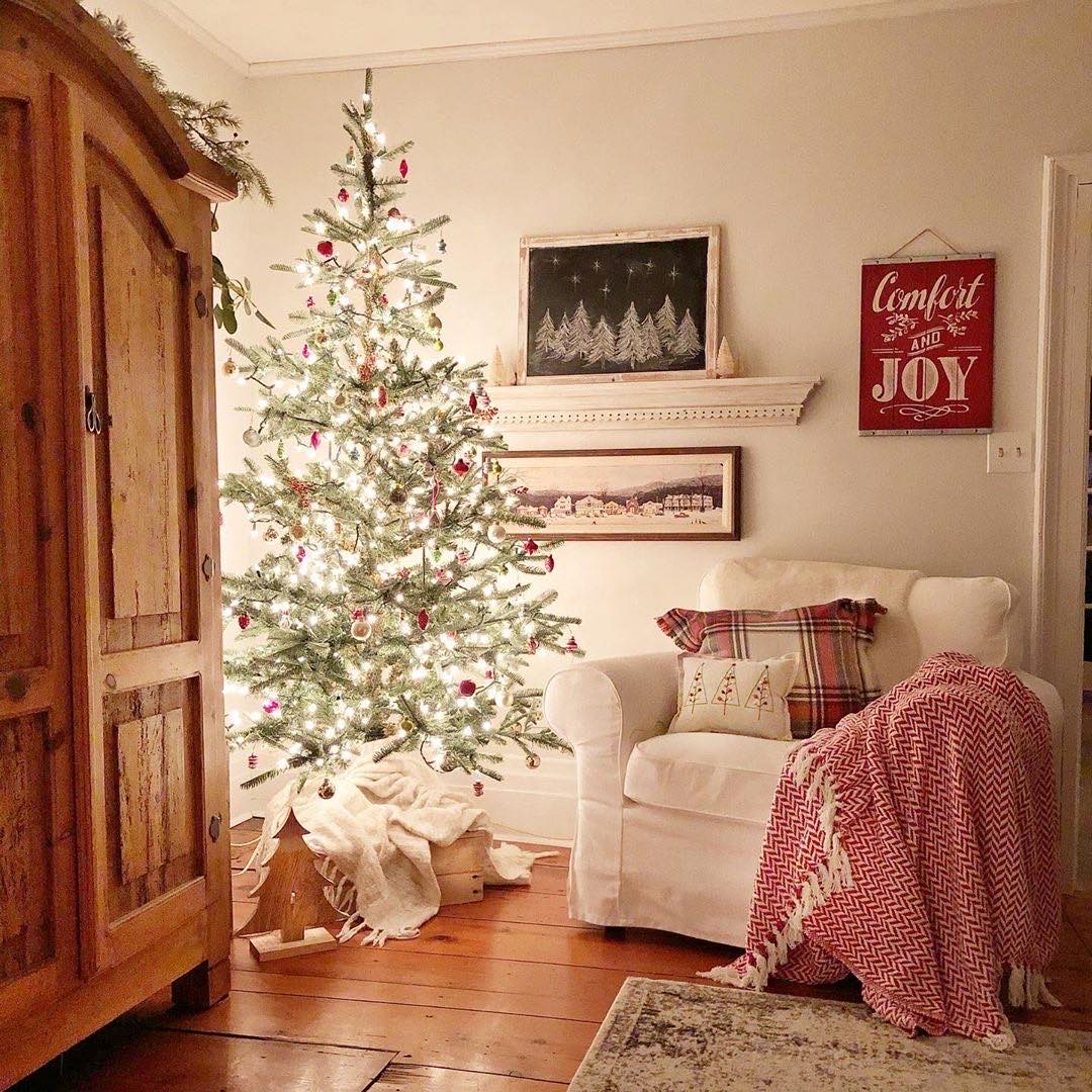 ComfifyHQ's tweet image. What are your favorite ideas for decorating a Christmas tree? 🎄⁠
📷 by @comfortandjoycottage on Instagram!⁠

#Comfification
#ChristmasDecor
#ChristmasTree
#ChristmasDecorIdeas
#Christmas
#HomeDecor