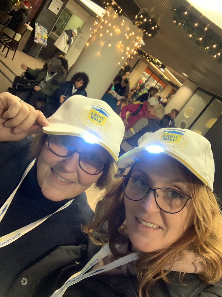 Elza74649502's tweet photo. All set to walk 12,5 km with my mother 💪🏻 #scheveningenlightwalk https://t.co/xid02aw0rD