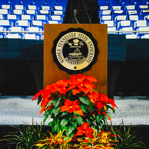 MTSUNews's tweet image. Remember: #MTSU's #fall2019 afternoon #commencement starts at 1:30 Central today; arrive EARLY for a good seat in @MurphyCenter! If you can't be here with us, watch LIVE online @ mtsu.edu/live or facebook.com/mtsublueraiders! 🎓🎉💙👏 #yallcome #TrueBlue #Classof2019