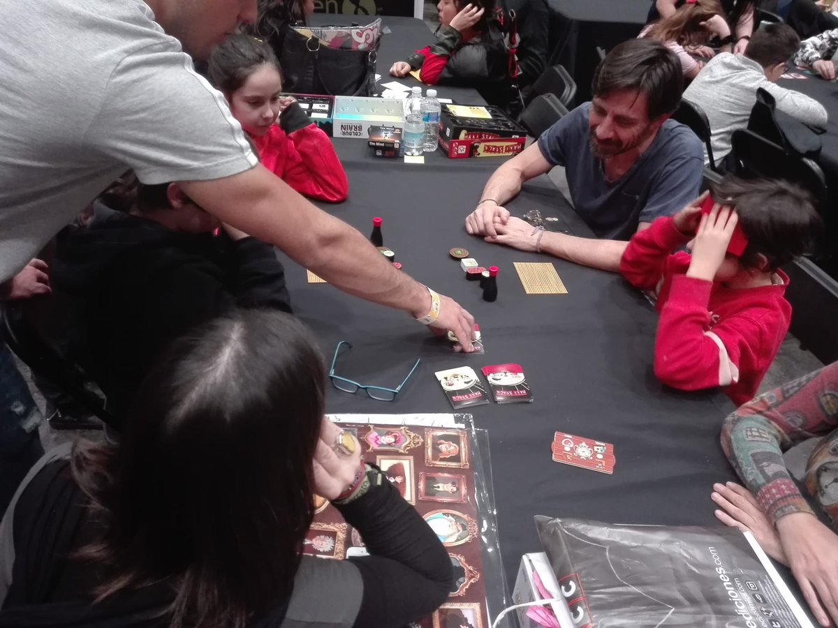 Mercurio_Juegos's tweet photo. ¡No paramos en las @Heroes_ComicCon! Si quieres probar todos nuestros juegos vente a la zona de @genxoficial, ¡te esperamos! #Carnavaldemonstruos #Loser #MakiStack #ColourBrain #HeroesComicCon https://t.co/QnR6zNCOp8