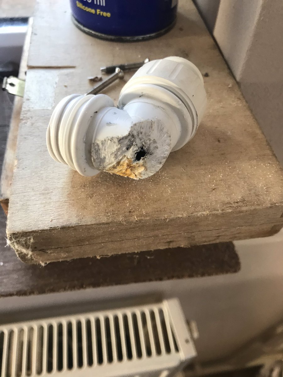 SmailesBen's tweet photo. Pop home for a sandwich and next door neighbour stops me in a panic π° water π§ running tripping electric and no heating all found and sorted no thanks to Roland ππ@carlos81johnson @mbplumbers @AndrewGoldson1 @GreenAlbionLtd @grbservices #weekendwarrior #plumbering #gasdreamπ₯ https://t.co/qFWuNxQkoE