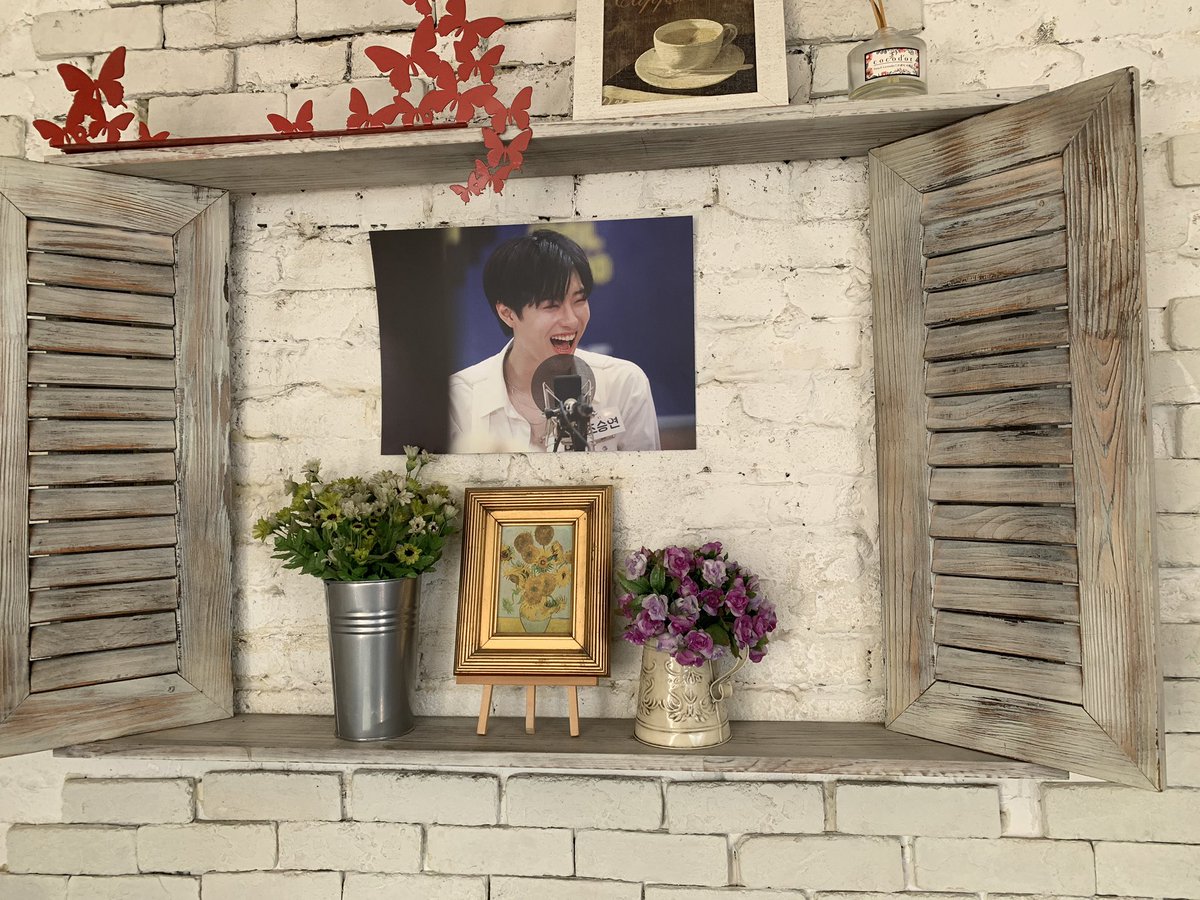 flowerroadjun's tweet photo. ［ハンギョルセンイル渡韓⑧］12/6

次も相方ちゃんの推しスンヨンデビュー100日記念イベントカフェ #snowcoffee   へ。お店のマスター日本語ペラペラで面白かった😆メシル茶が冷えた身体に沁みた〜

#スンヨン #조승연 #데뷔100일
#debut100days #수노커피

@purpose_96 님
멋진 컵홀 감사합니다 ❤️ https://t.co/JwYCnSKogn