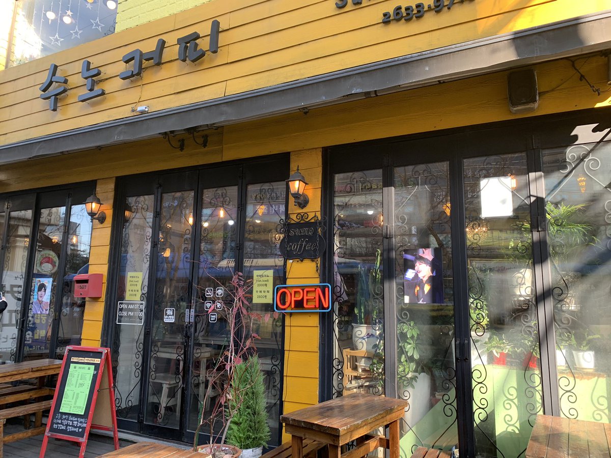 flowerroadjun's tweet photo. ［ハンギョルセンイル渡韓⑧］12/6

次も相方ちゃんの推しスンヨンデビュー100日記念イベントカフェ #snowcoffee   へ。お店のマスター日本語ペラペラで面白かった😆メシル茶が冷えた身体に沁みた〜

#スンヨン #조승연 #데뷔100일
#debut100days #수노커피

@purpose_96 님
멋진 컵홀 감사합니다 ❤️ https://t.co/JwYCnSKogn