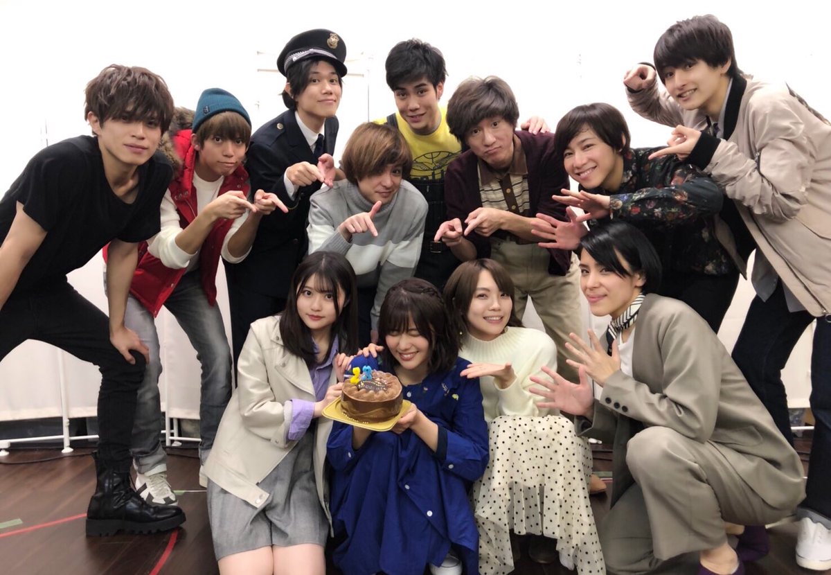 12yuchan14's tweet photo. 今日お稽古場でお祝いしてもらいましたーーっっ
気を遣わせてしまったなぁと思いつつも、
やっぱり嬉しいーー
山本裕典くんはＴシャツくれましたっ
最近気になってた #RADMUSICIAN！
明日皆んなからももらえるそうな✨
わーー
そんな座組のどコメディ✨ぜひっ
https://t.co/MW1gwKfBfy
#マーダー2019 https://t.co/YRuRY8OFbc