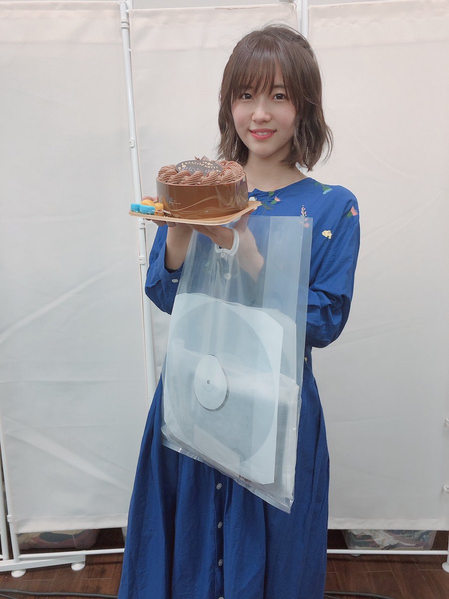 12yuchan14's tweet photo. 今日お稽古場でお祝いしてもらいましたーーっっ
気を遣わせてしまったなぁと思いつつも、
やっぱり嬉しいーー
山本裕典くんはＴシャツくれましたっ
最近気になってた #RADMUSICIAN！
明日皆んなからももらえるそうな✨
わーー
そんな座組のどコメディ✨ぜひっ
https://t.co/MW1gwKfBfy
#マーダー2019 https://t.co/YRuRY8OFbc