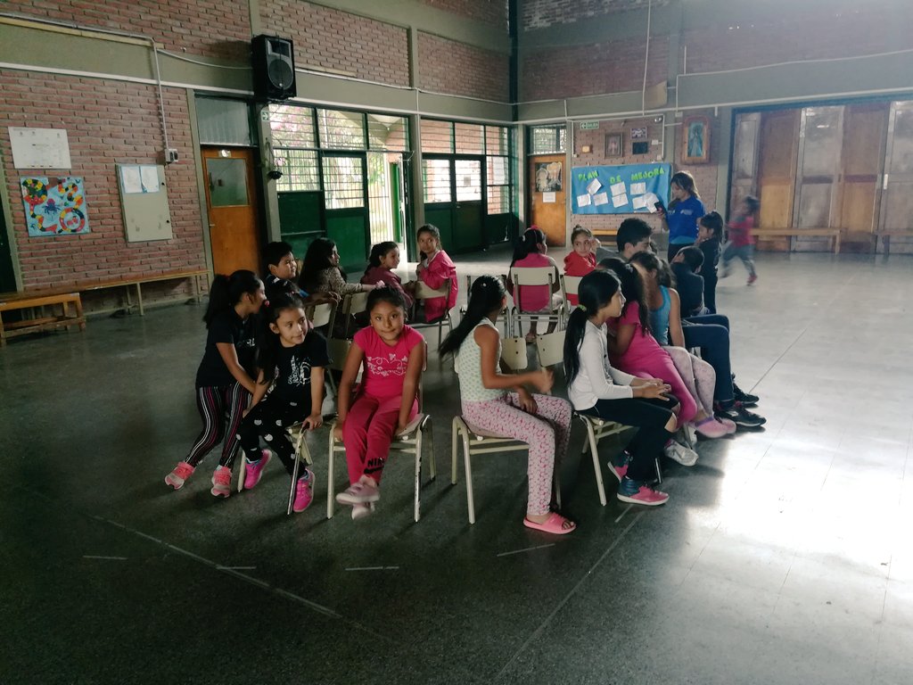 Hoy ni la lluvia nos detiene!! Juegos tradicionales recreativos en Esc. Nuestra Sra del Milagro. 🤗 <a href="/GustavoSaenzOK/">Gustavo Sáenz</a> <a href="/matiascanepa/">Matías Cánepa</a> <a href="/artydance23/">Gilda Rodríguez</a>