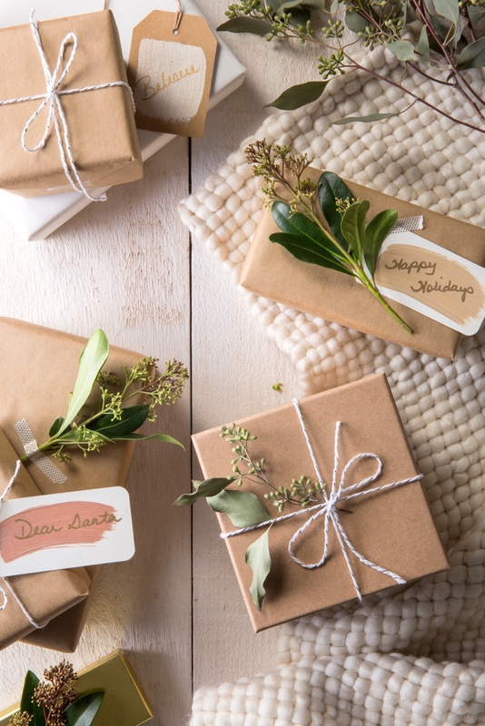 Take kraft wrapping paper and plain gift tags to another level with this fun Fusion Mineral Paint DIY, just in time for the Holidays!

Painted Holiday Gift Tags: bitly.com/2EgJaJ9