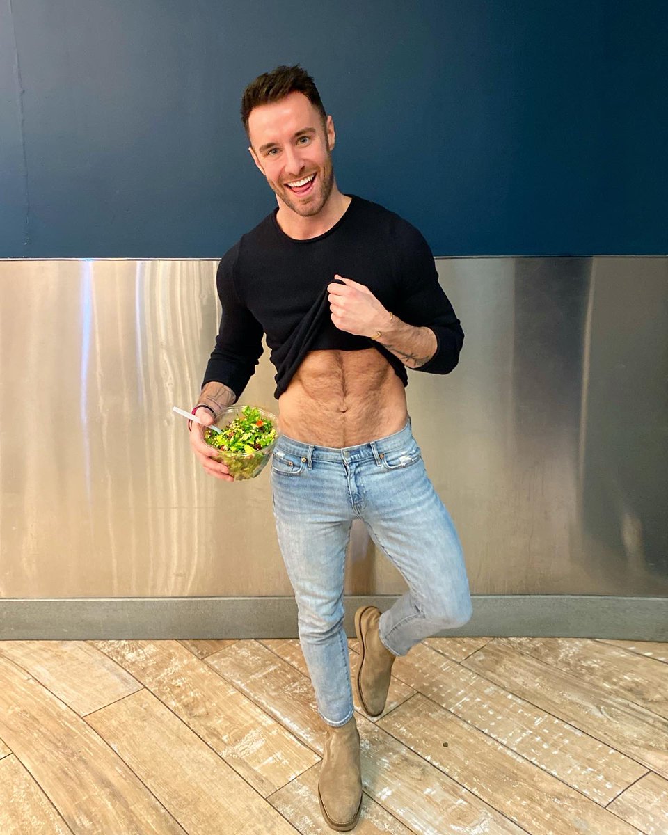 SethPlease's tweet photo. Tight sweater weather is 
ab-solutely my favorite season. 🧶🙌🏻 ________________________________________ 
Thanks to @choptsalad for keeping me lean and well... chopt. 👀 ➡️
#choptfamily #sponsored https://t.co/WjV8PbtwVW