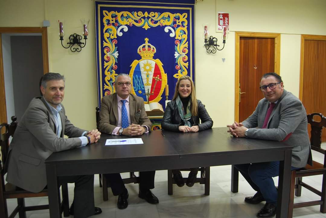 La alcaldesa <a href="/anaisabel_jc/">Ana Isabel Jiménez</a> y el presidente del Consejo de Hermandades <a href="/rivasalcala/">Antonio Rivas</a> han ratificado la cesión definitiva por parte del Ayuntamiento del local de la antigua biblioteca de la calle Nuestra Señora del Águila a la entidad que agrupa a las hermandades de la ciudad.