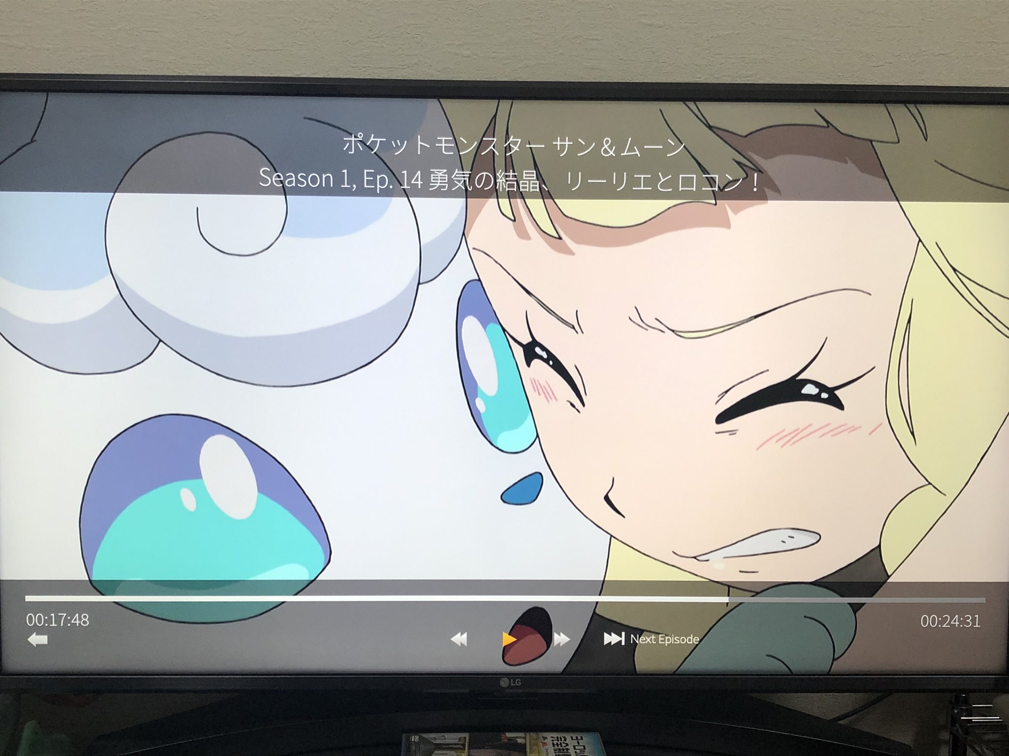 ふろあき アマプラでアニポケサンムーン 見てるんですけどね シロンがタマゴから孵った回で ポケモンに触れなかったリーリエがシロンを守るために無我夢中で抱きしめてるシーンなんですけど 見てくださいシロンの目 潤んでるんです こんなん泣い