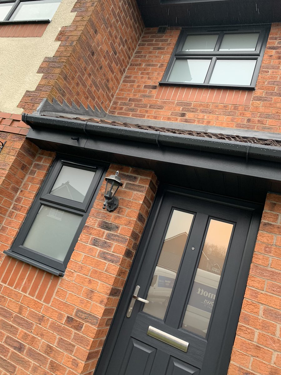 mcdermottwindow's tweet photo. Looking stylish in anthracite grey 😎 @dekkowindows @rockdoorltd @blu_hardware @DeceuninckUK #MakeItRight #mcdermottwindows https://t.co/VFeqqXU7Cm