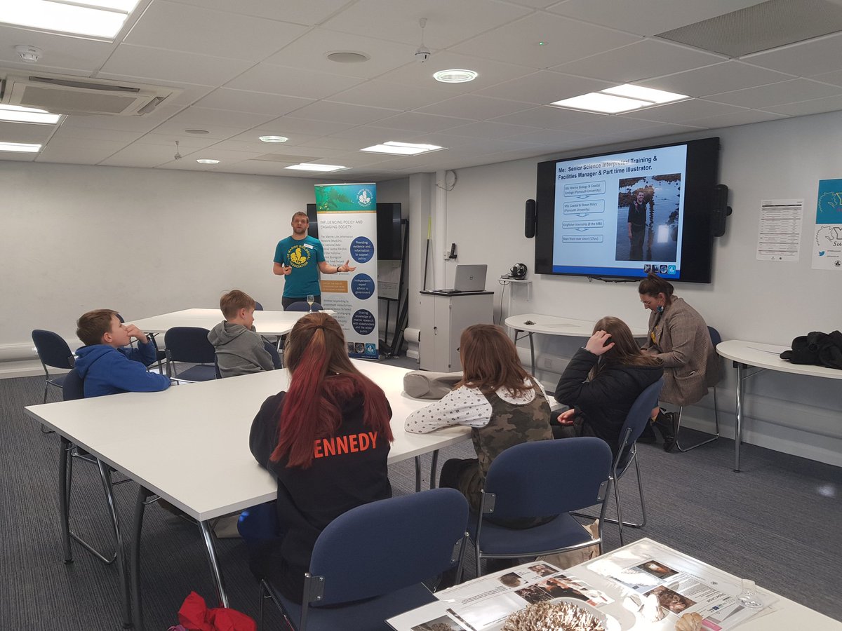 thembauk's tweet photo. Refuelled and we are back with the afternoon workshops underway. We have Lottie from @NMAPlymouth talking about #sciencecommunication, @Jackapod explaining about #alieninvaders and John Spicer running a discussion on life in our oceans #YMBSummit https://t.co/Cq8ZwYe1oB