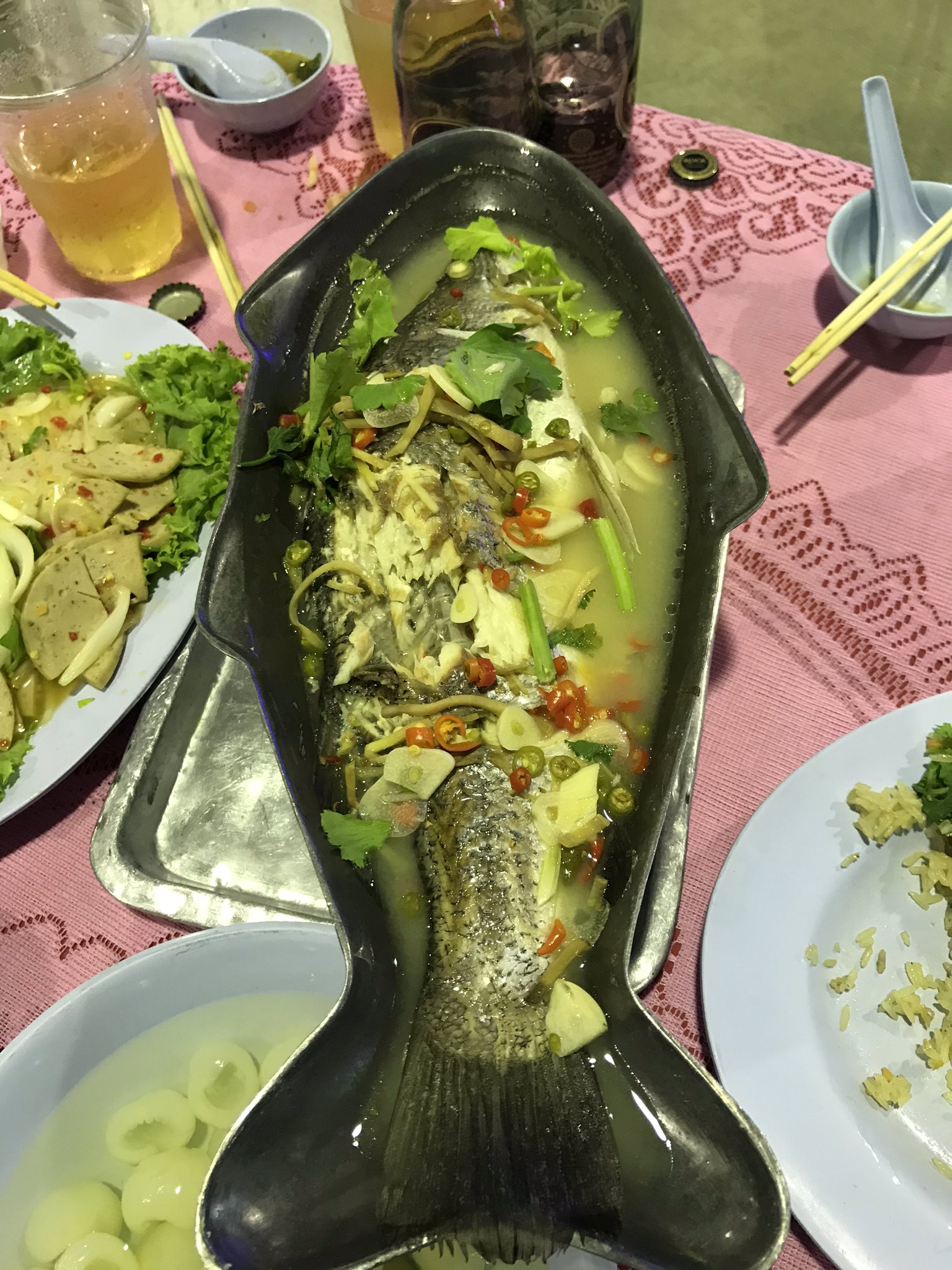 ノブチュウ ルアー専門 バラマンディの煮付け食べてみた 現地ではプラーカポンって言うそうです お味はやっぱりスズキそっくり Thailandfishing T Co 6v8esldl7n Twitter