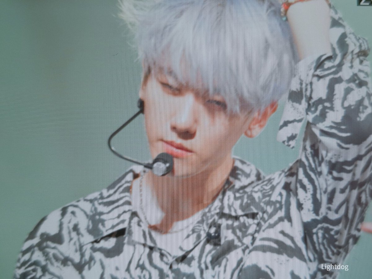 Lightdog04's tweet photo. 20191214
#EXplOrationKL 
#BAEKHYUHN  #백현 https://t.co/NiyhgqbCiQ