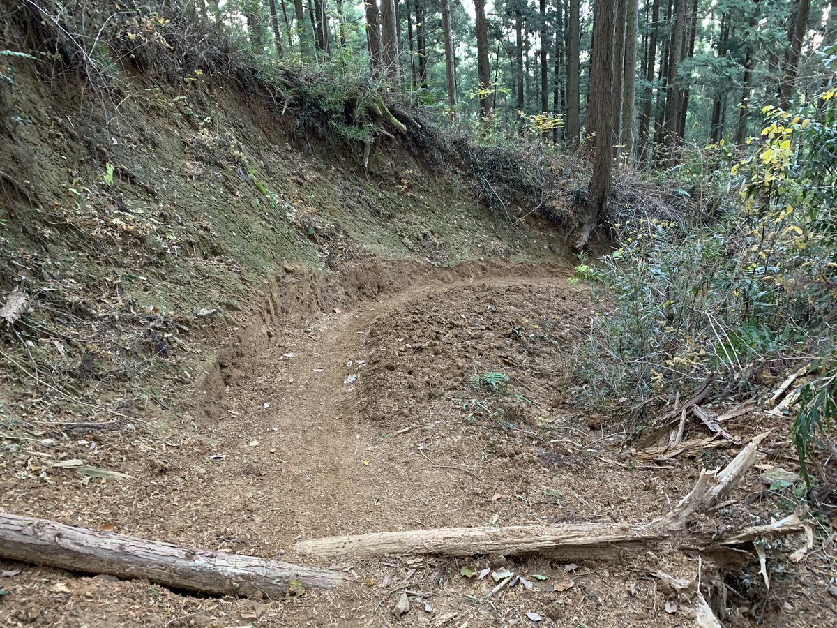 japan_trail's tweet photo. いつものトレイルが「誰得？」のディグが入る。超初心者にはいいのかもだけど…
バンクに乗れなくなっちゃってつまんなくなっちゃったな…
#trailbuild https://t.co/geRHL4Trr3