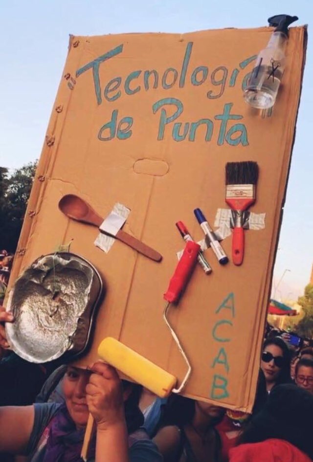 serlit's tweet image. Obra de los comunista !!👽 #renunciapiñera