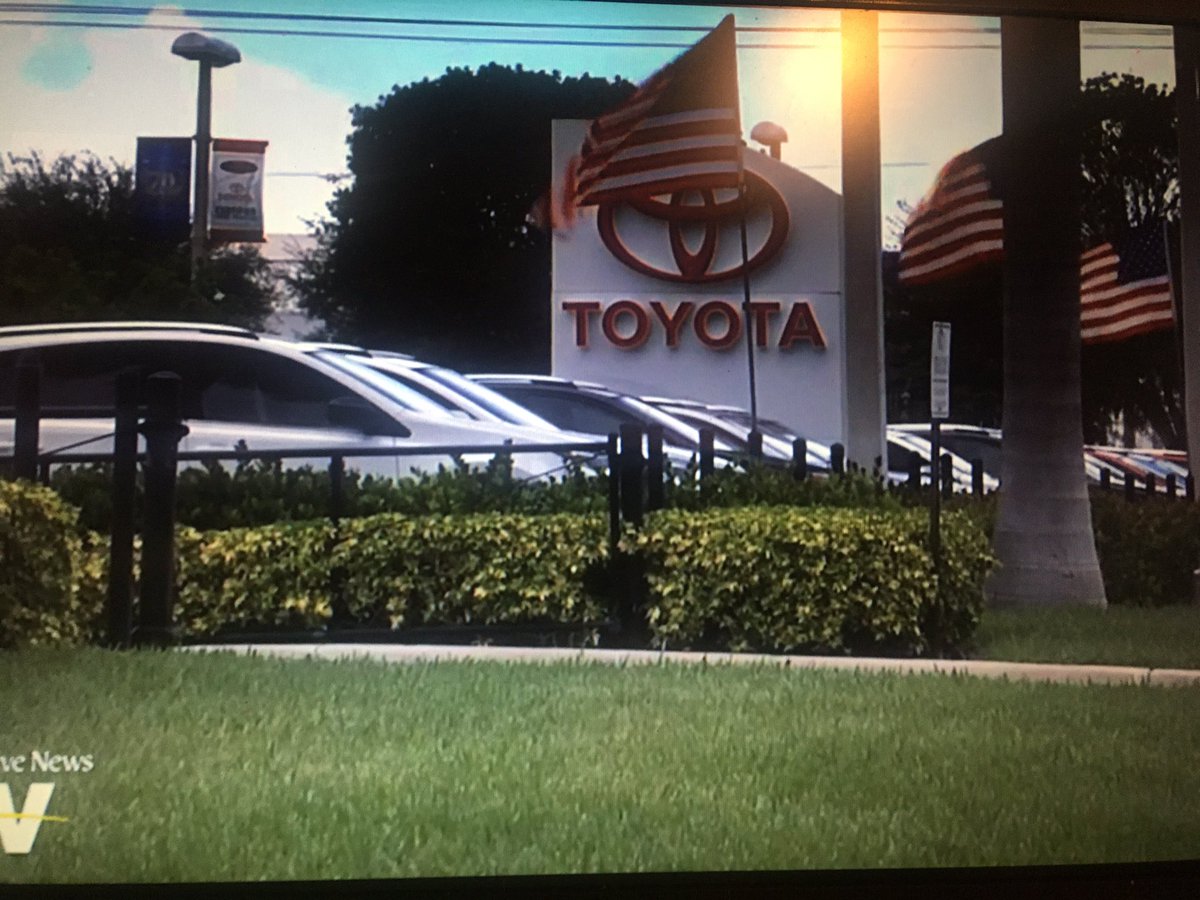 TimWJackson's tweet photo. If it’s Saturday, it’s @Automotive_News #WeekendDrive today w/ @MikeMartinez_AN @LarryVellequett #FutureProduct #WhenDealersDoWellWeDoWell #75percentTruck25percentCars @First_Shift @AutoNewsTV @jasonstein @kccrain @toyota #LotsOfProductComing https://t.co/QtjX84jnQ5