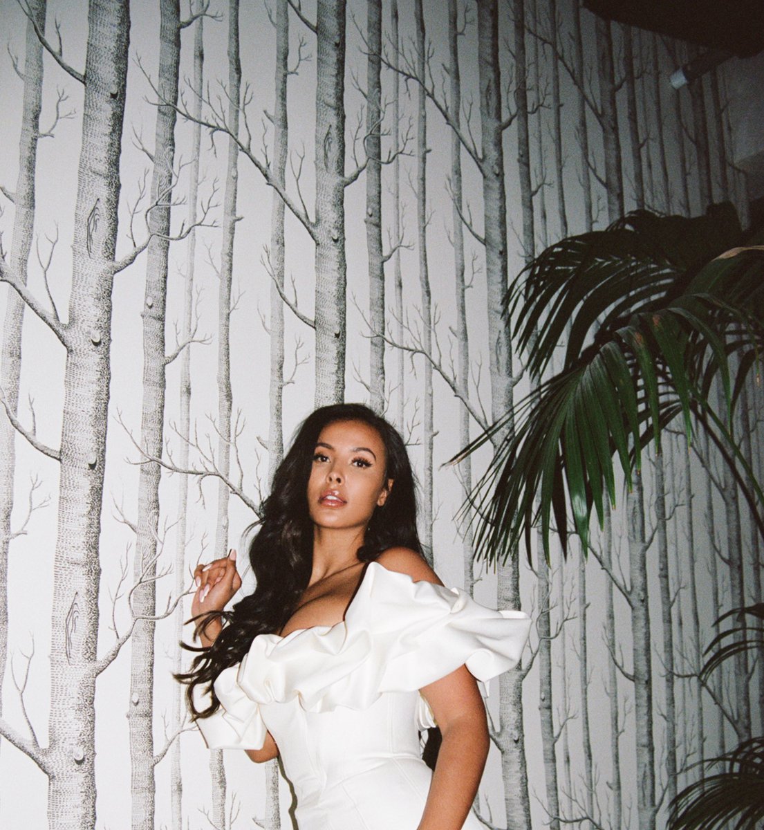 MayaJama's tweet photo. 💸.. @MaddoLuu on the 📷 https://t.co/WFyKpjO5ma