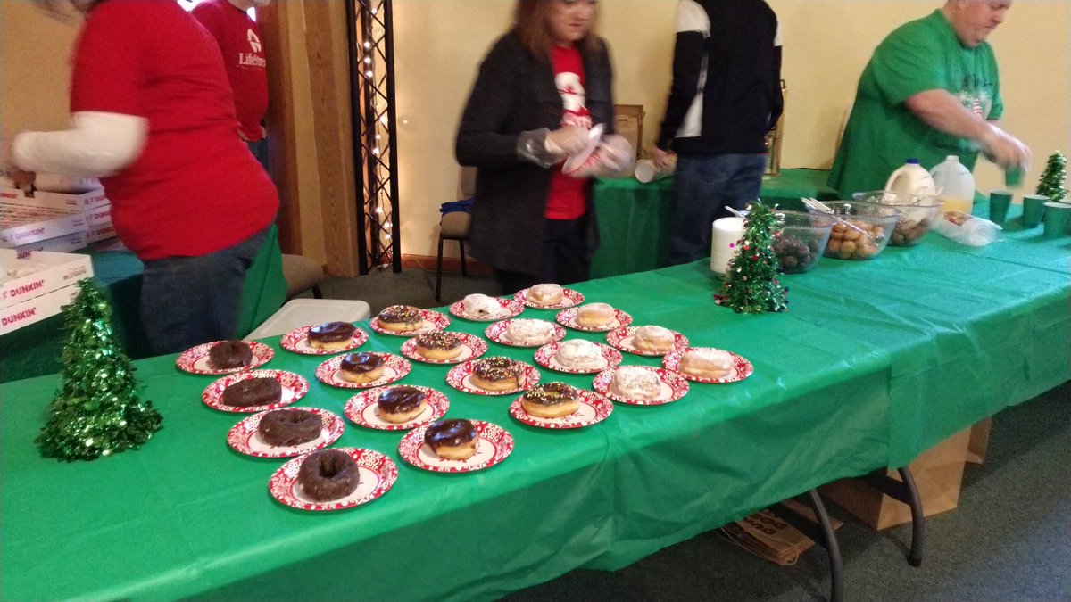 Ready and waiting for the kids to arrive! #donutswithsanta <a href="/LCCatthestream/">LifeStream Christian</a> #lifestreamcc