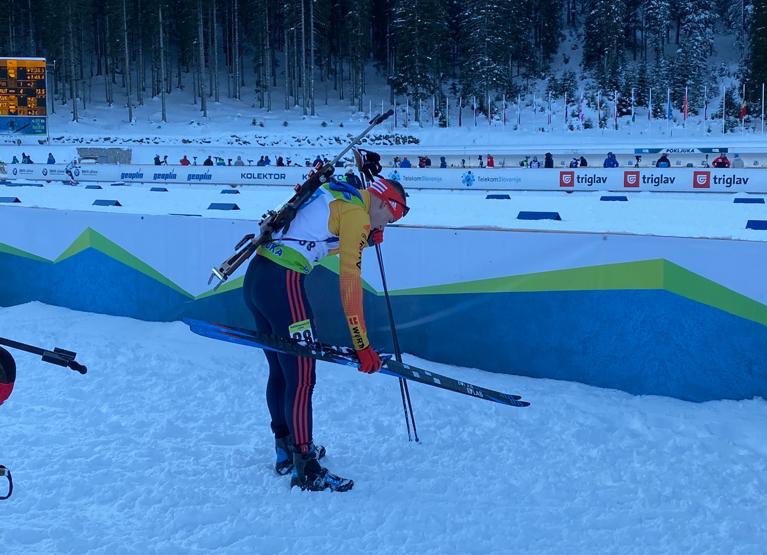 IBU_Junior's tweet photo. 🇩🇪 J. #Hollandt now on the 1st place, after running 15 sec faster than 🇨🇭N. #Hartweg on the final loop.
__
#IBUJunior #biathlonfamily #biathlon https://t.co/pnNsp24Qti