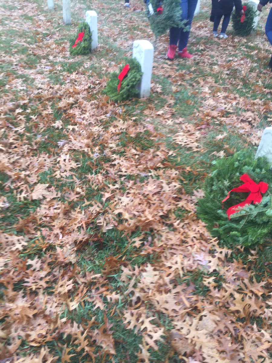 lahughes35's tweet photo. @IndyNationLCPS Thanks to the Indy Freshmen for getting over 100 wreaths sponsored Wreaths Across America at Arlington National Cemetery this morning. https://t.co/XV5LoiUaxY
