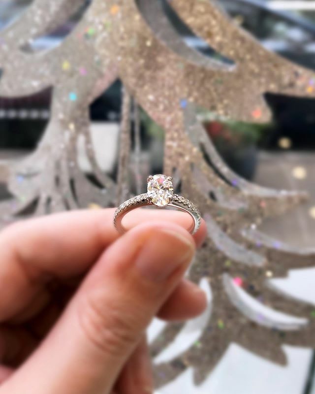 inglisjewellrs's tweet photo. ‘Tis the season of sparkle!
.
This spectacular ring features a 1.00ct oval cut Canadian diamond. It’s Inglis Jewellers priced at $10,499.
.
#dontgoringlessgotoInglis #inglisjewellers #canadiandiamond https://t.co/hQgNtS0d6P https://t.co/06P9h616BU